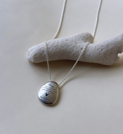 подвеска sens stone с индивидуальной гравировкой