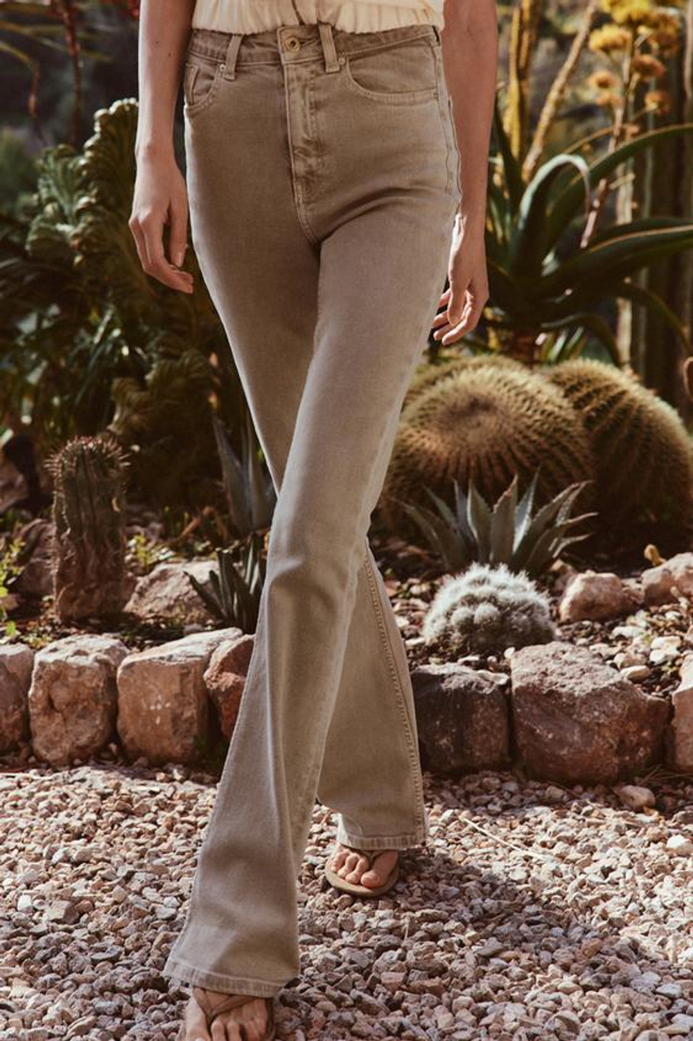 ZARA ДЖИНСЫ Z1975 FLARE С ВЫСОКОЙ ПОСАДКОЙ, ПЕСОЧНЫЙ