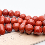 Яшма красная фриформ, размер около 8-12 мм, цена за отрезок 19 см (1/2 нити)