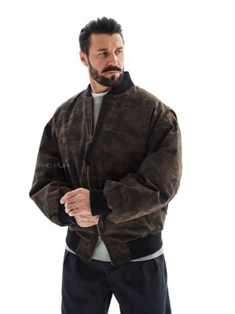 Утепленный бомбер с камуфляжным принтом