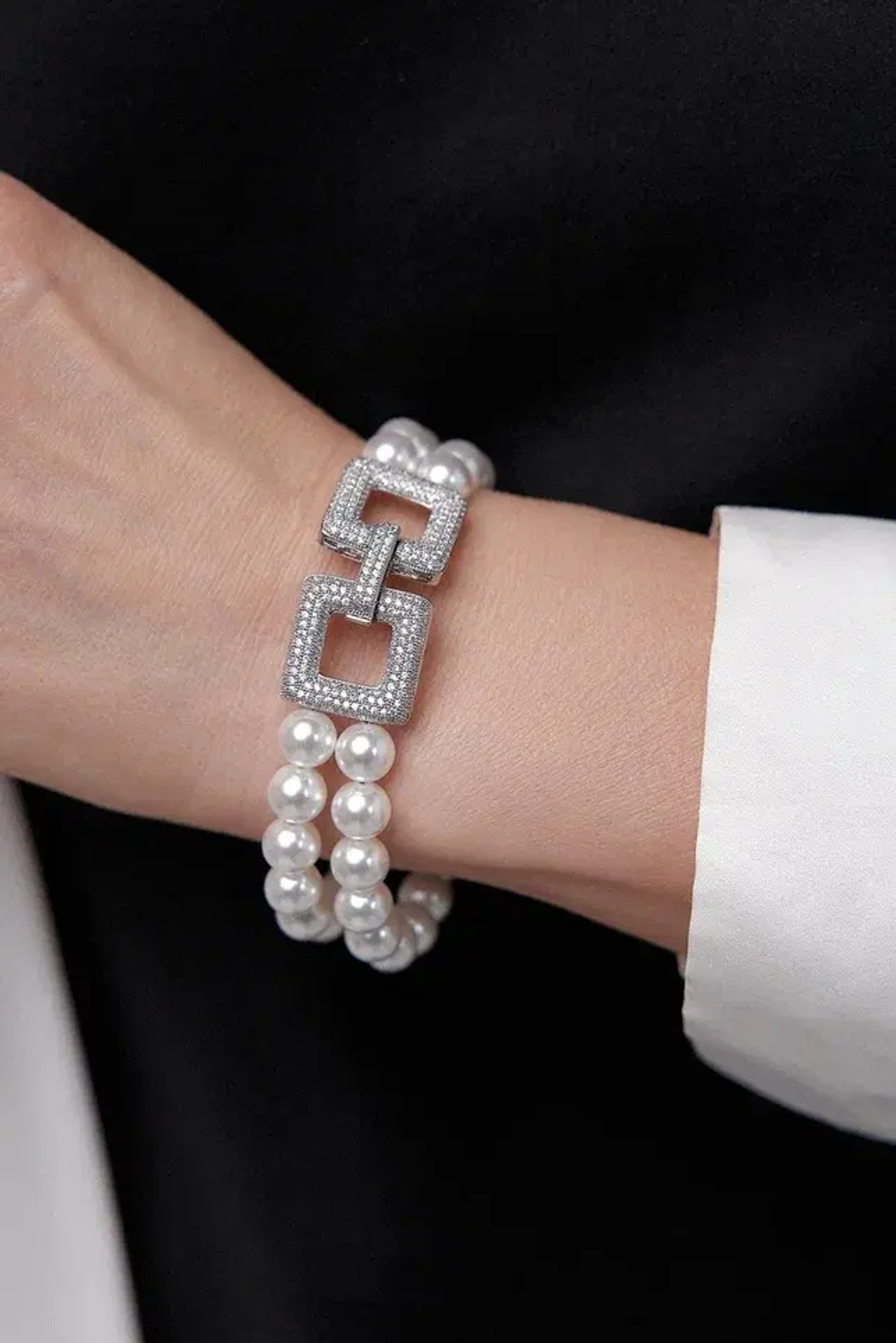 Браслет "Эмили" белый жемчуг с серебряной застежкой из кубических микроцирконов