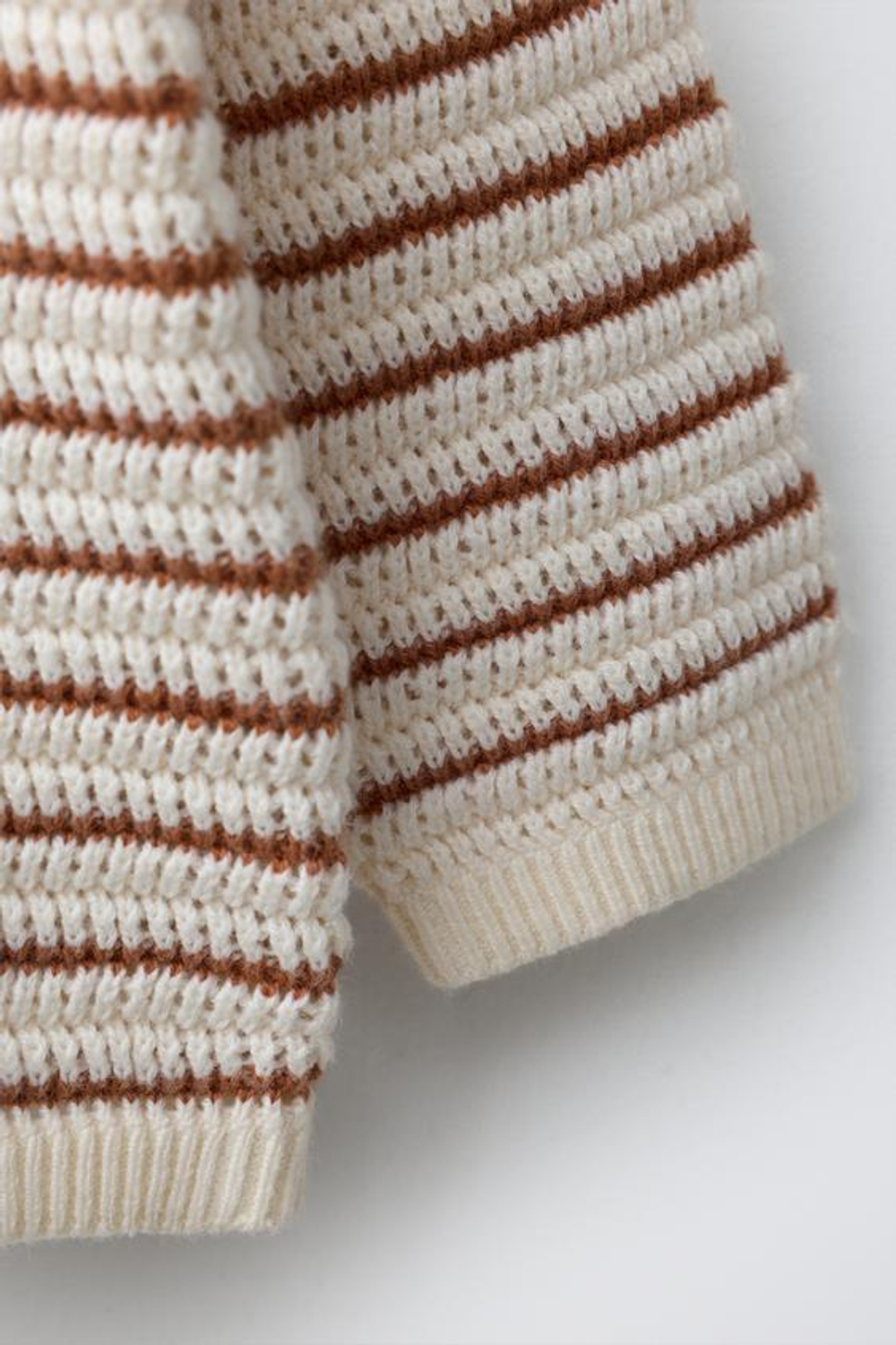 ZARA СВИТЕР С НАШИВКОЙ «ЛЕВ», СЛОНОВАЯ КОСТЬ