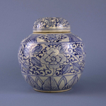 Ваза в бело-синих тонах с крышкой