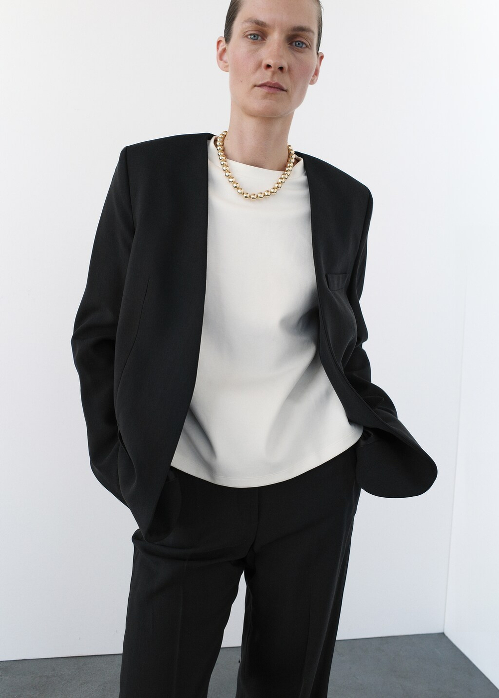 Костюмный блейзер без лацканов