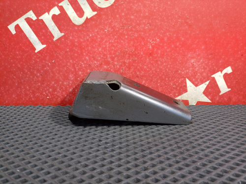 Кронштейн амортизатора переднего