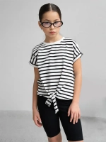 Черно-белый костюм для девочки на лето в полоску