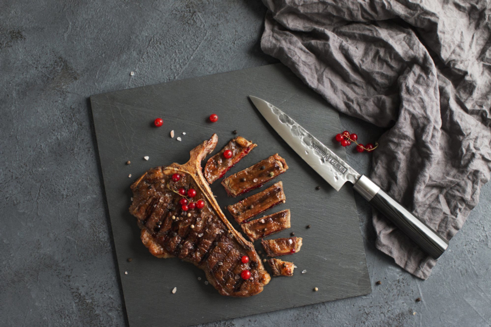 Нож кухонный универсальный 16.2см, гвоздичное масло и салфетка Samura Blacksmith