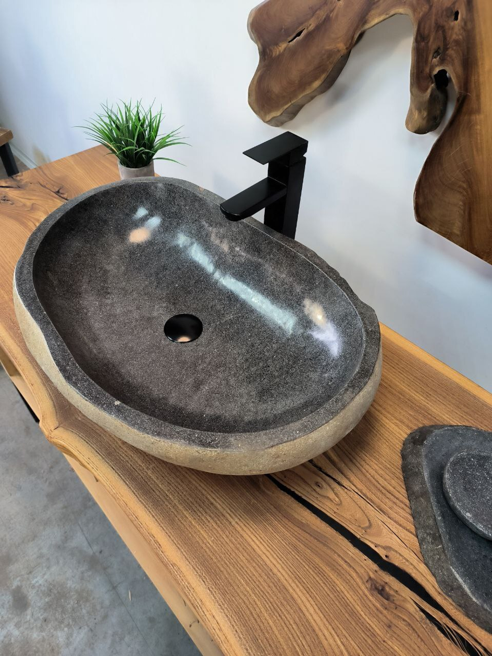 Раковина из речного камня RS-65841 62х43х15 из натурального камня
