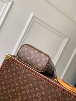 Louis Vuitton Neverfull Bandouliere Inside Out BB