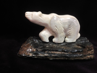 Белый медведь, скульптура из кости