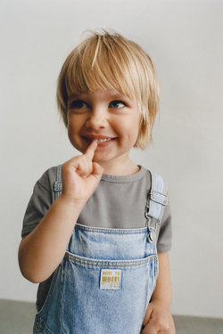 ZARA КОРОТКИЙ ДЖИНСОВЫЙ КОМБИНЕЗОН, ГОЛУБОЙ