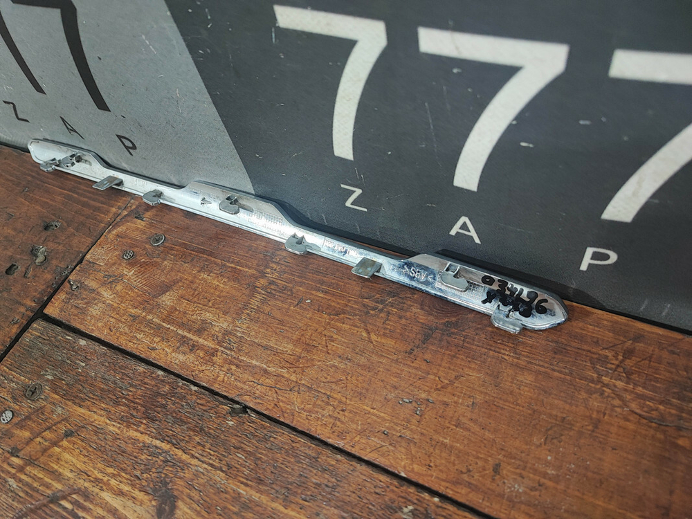 Молдинг решетки радиатора Mercedes GLC (X253) 19-нв Б/У Оригинал A2538883800