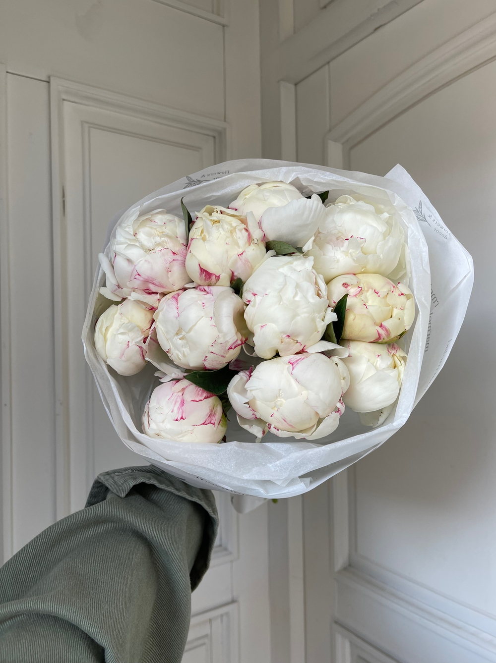 Букет 11шт белых пионов