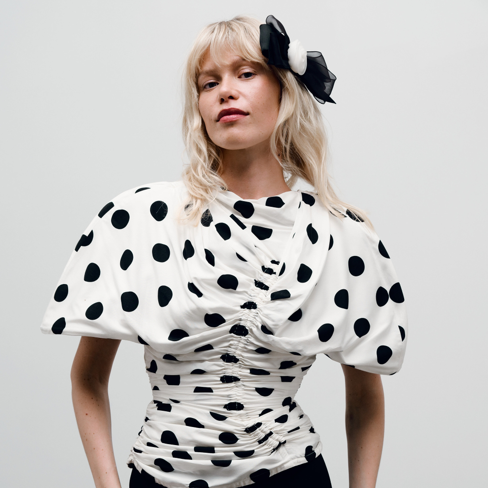 Бант двойной с белой розой