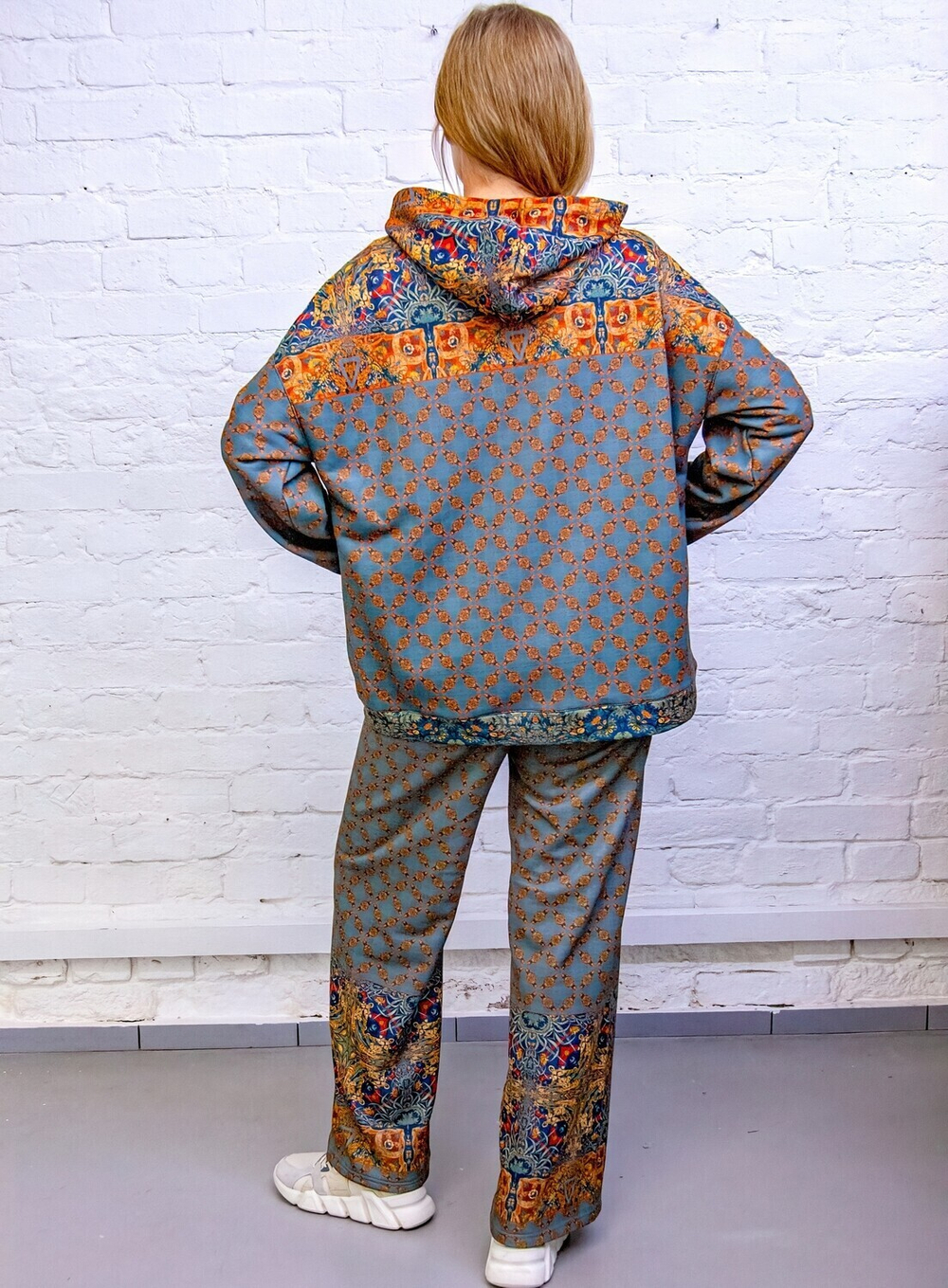 Комплект (худи и брюки) "Сказочный лес", мотивам фламандского гобелена 16 века, выполненного в технике мильфлёр