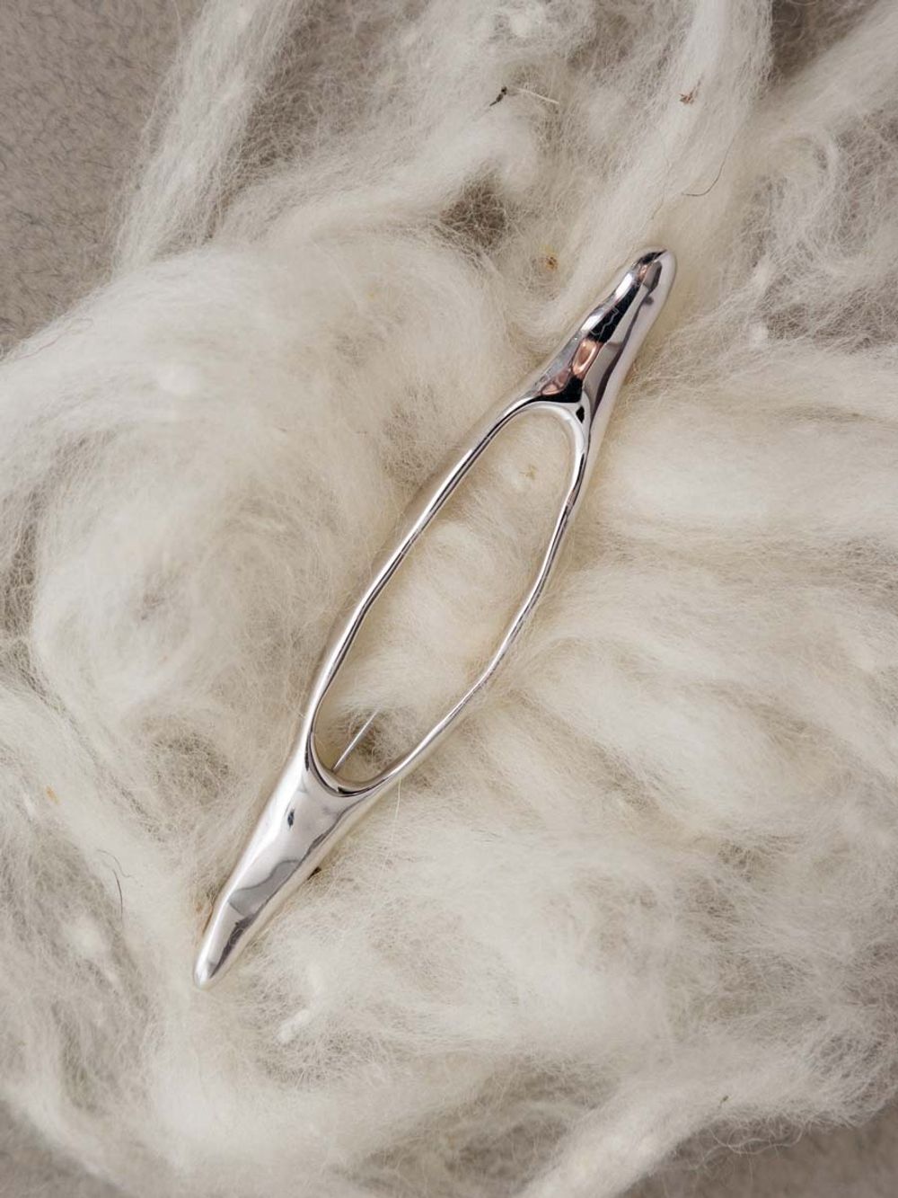 Брошь Челнок