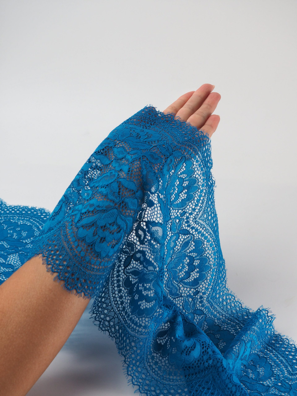 Кружево шантильи эластичное аква ширина 21 см