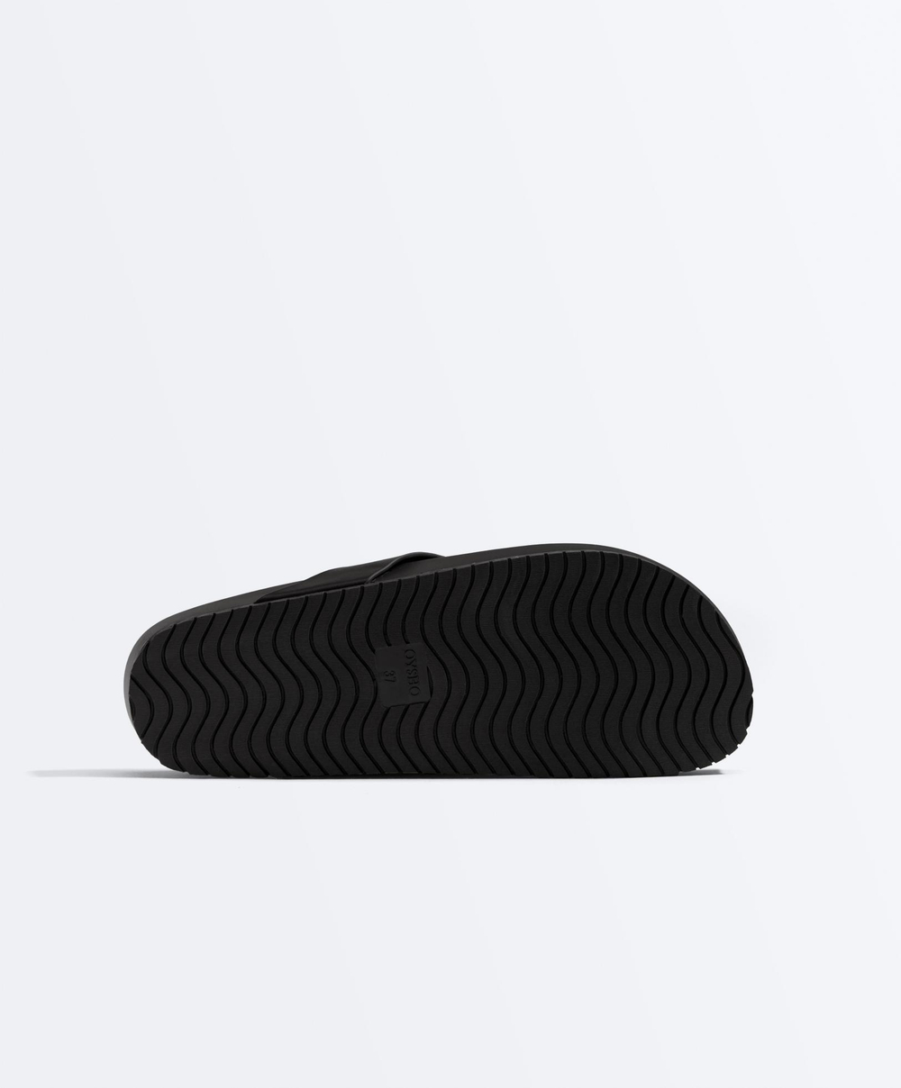 OYSHO Плоские сандалии с ремешками, черный