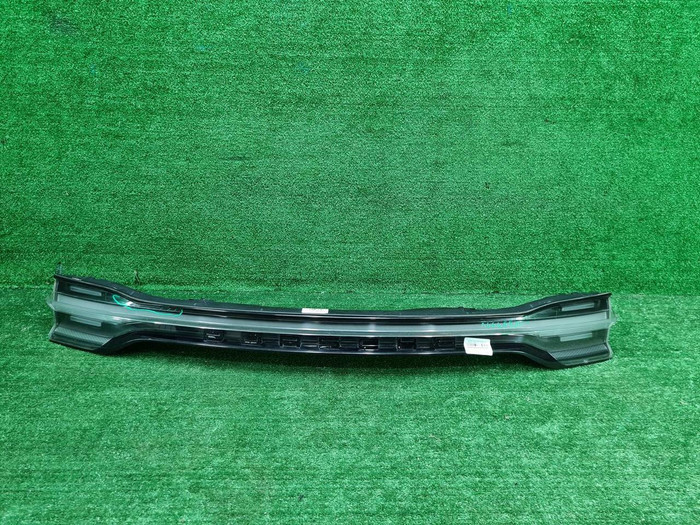 Фонарь крышки багажника Porsche Macan 95b (18-нв)