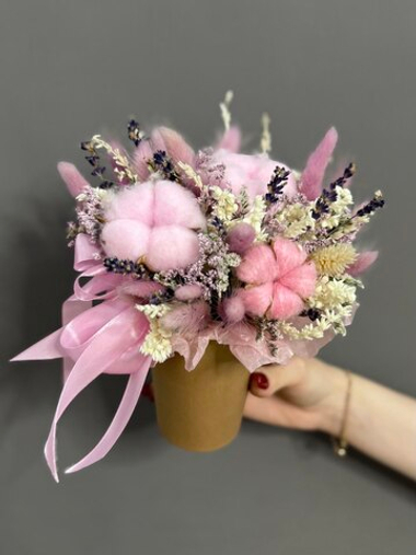 Стаканчик с сухоцветами в розовой гамме