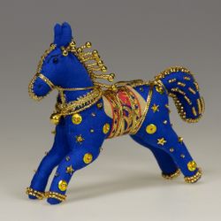 Бисерная ёлочная игрушка Лошадка
