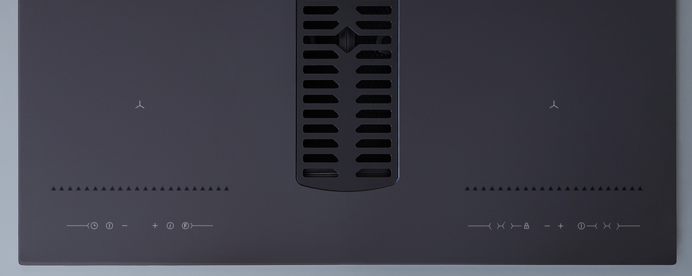 Встраиваемая индукционная варочная панель Bertazzoni со встроенной вытяжкой, 78 см Черный
