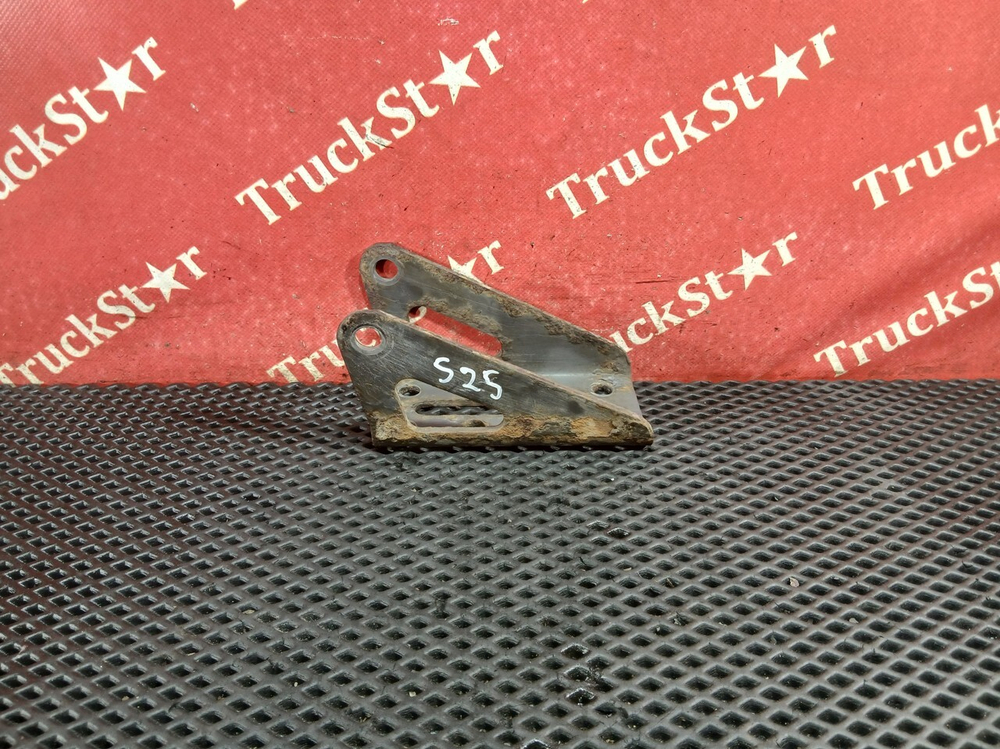 Кронштейн амортизатора заднего