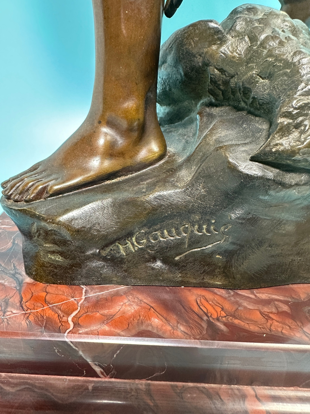 Скульптурная композиция «Охотник с луком»