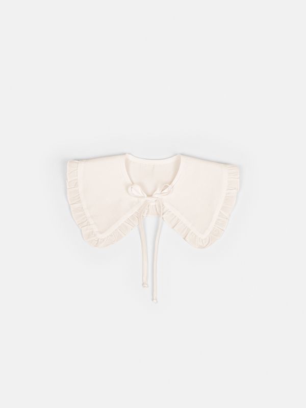 Воротник с рюшами 