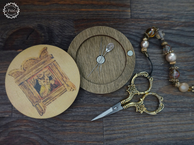 Игольница "Киса в окошке"