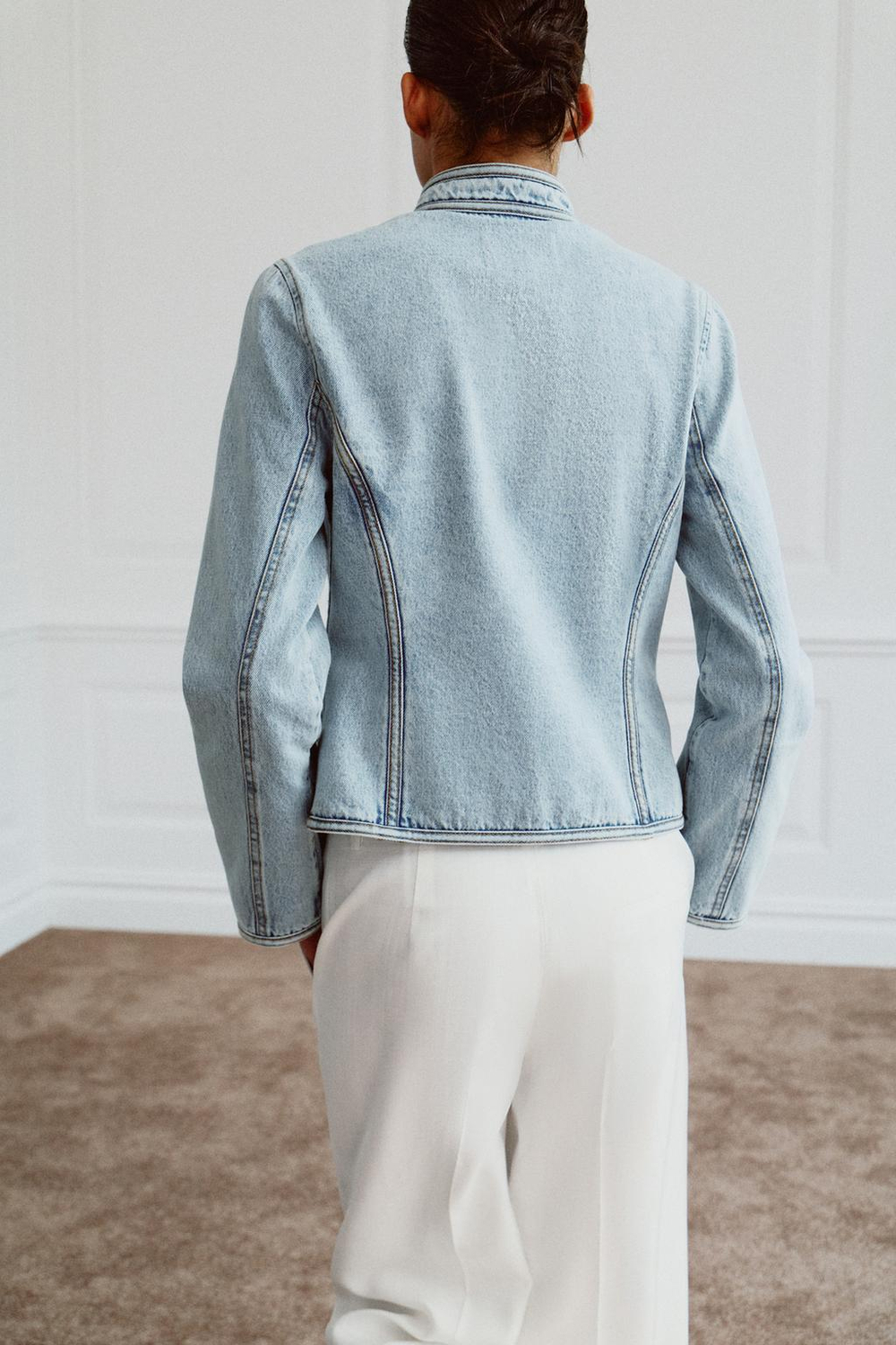 ZARA ПРИТАЛЕННАЯ ДЖИНСОВАЯ КУРТКА С ПУГОВИЦАМИ — ZW COLLECTION, ГОЛУБОЙ