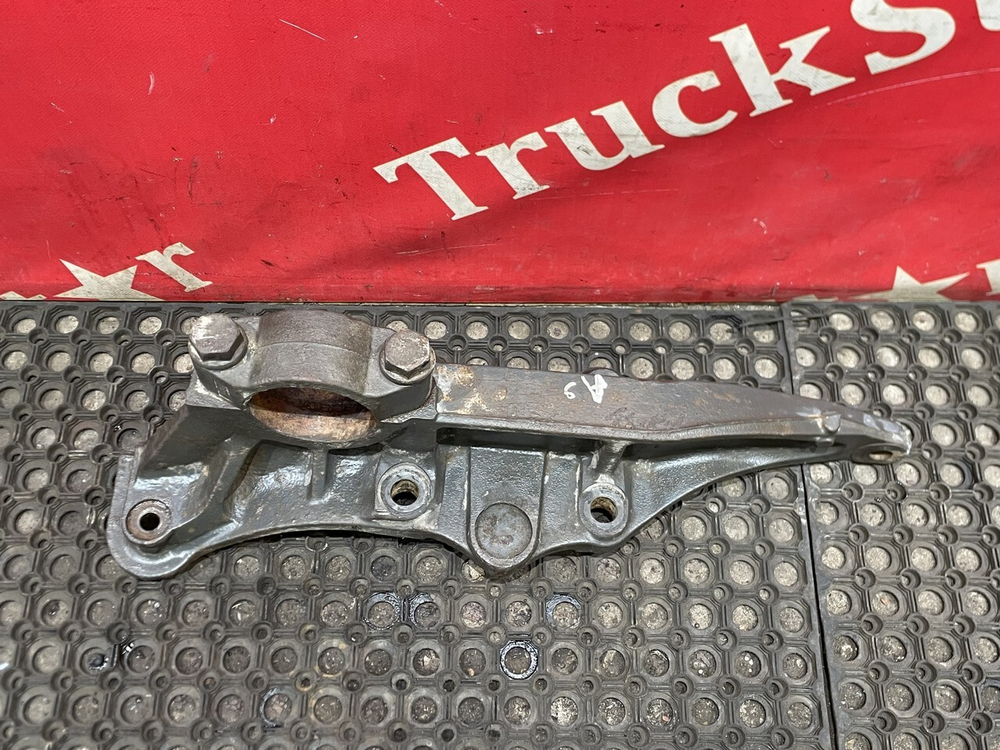 Кронштейн пневморессоры левый