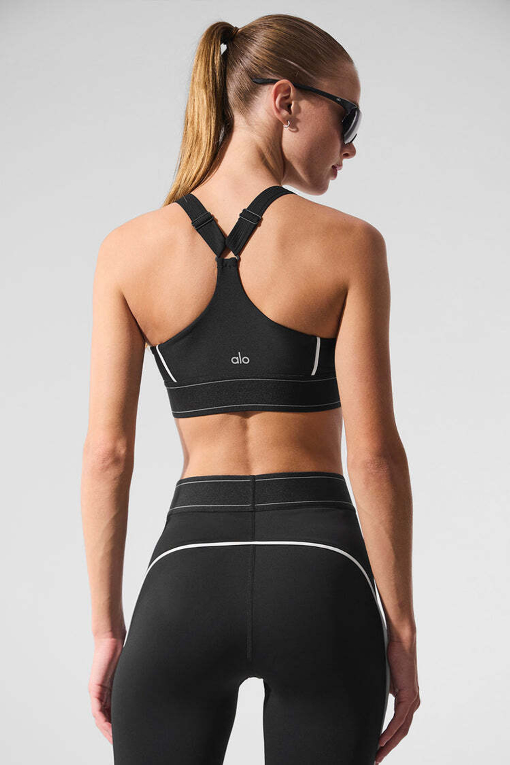 Alo yoga Топ Airlift Suit Up, черный