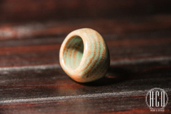 Деревянное кольцо с прокрашенными волокнами (Дуб)