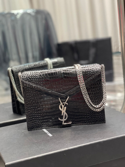 Saint Laurent Cassandra Medium 22 cm
