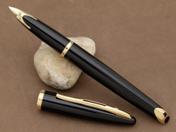 Перьевая ручка Waterman Carene, цвет: Black GT, перо: F