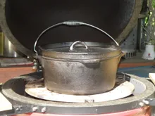 Жаровня чугунная с крышкой, 31 см, 4.5 л, Kamado Joe