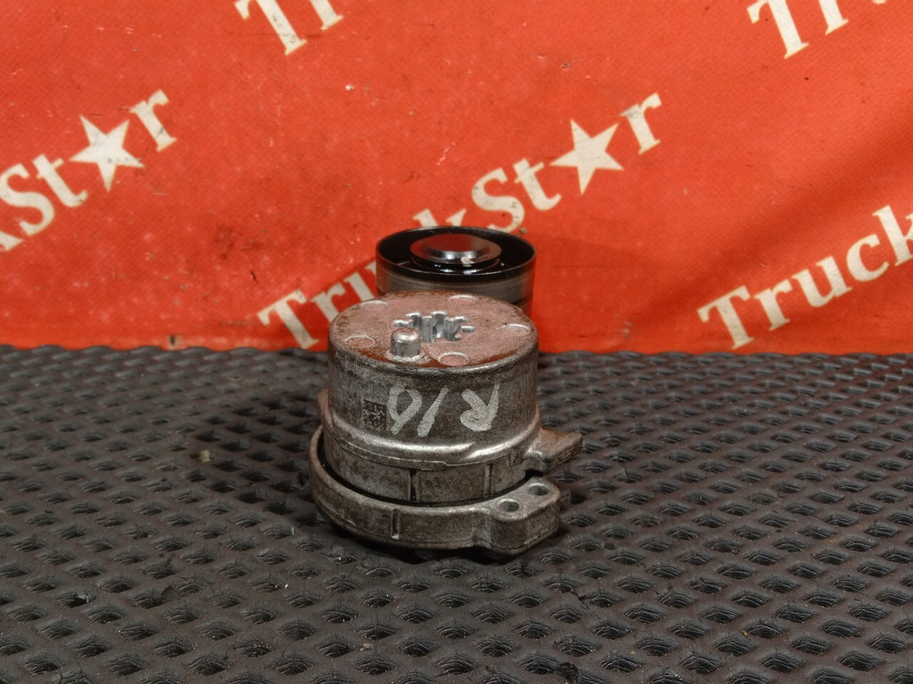 Ролик-натяжитель приводного ремня