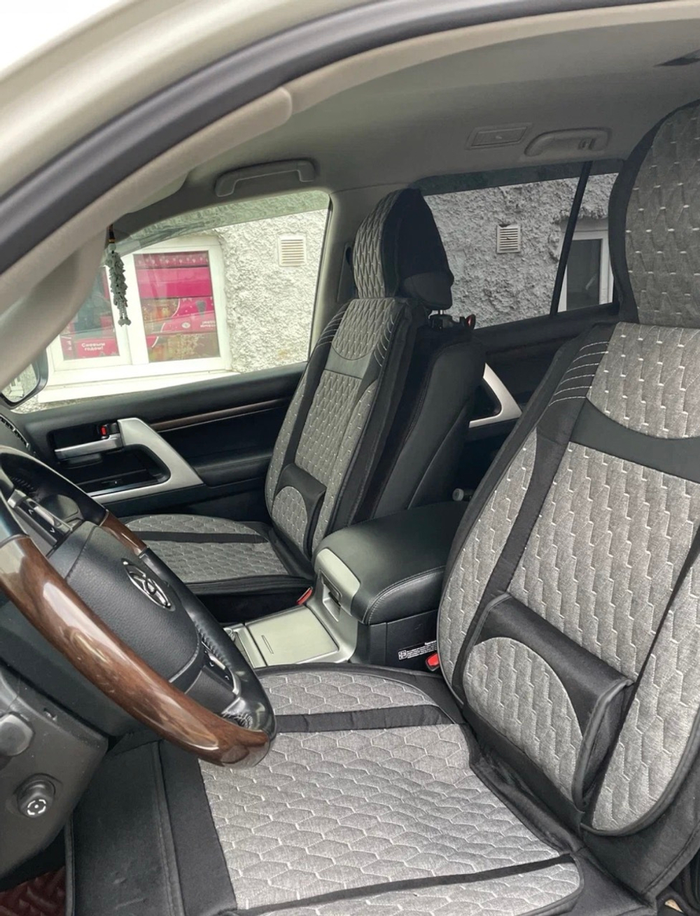 NN - 83 Ч. Белый/ Комплект чехлов на сиденья, ткань черная, строчка черная - белая, 5 предметов, серия: шарм (за комплект)