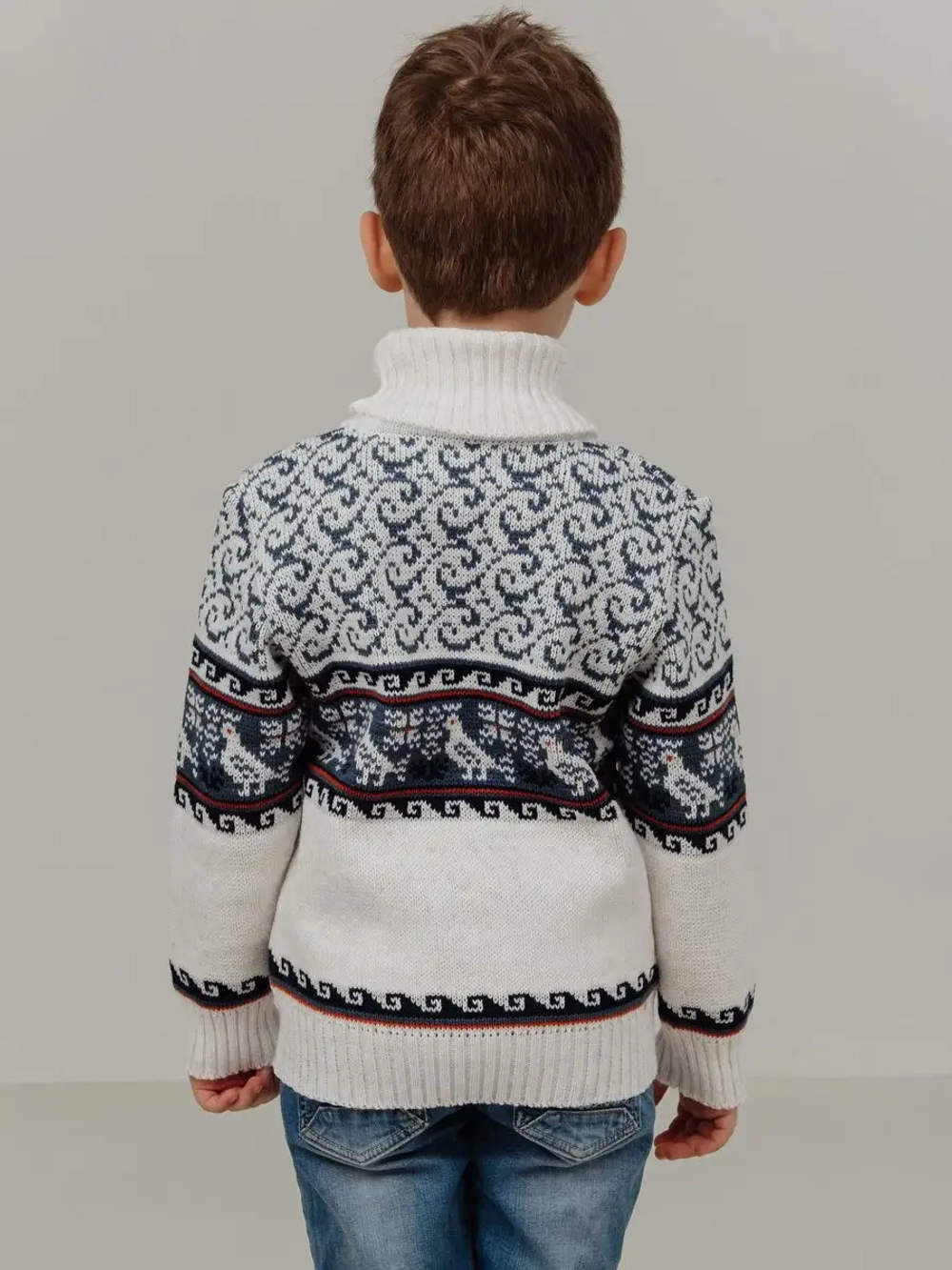 Свитер вязаный с горлом