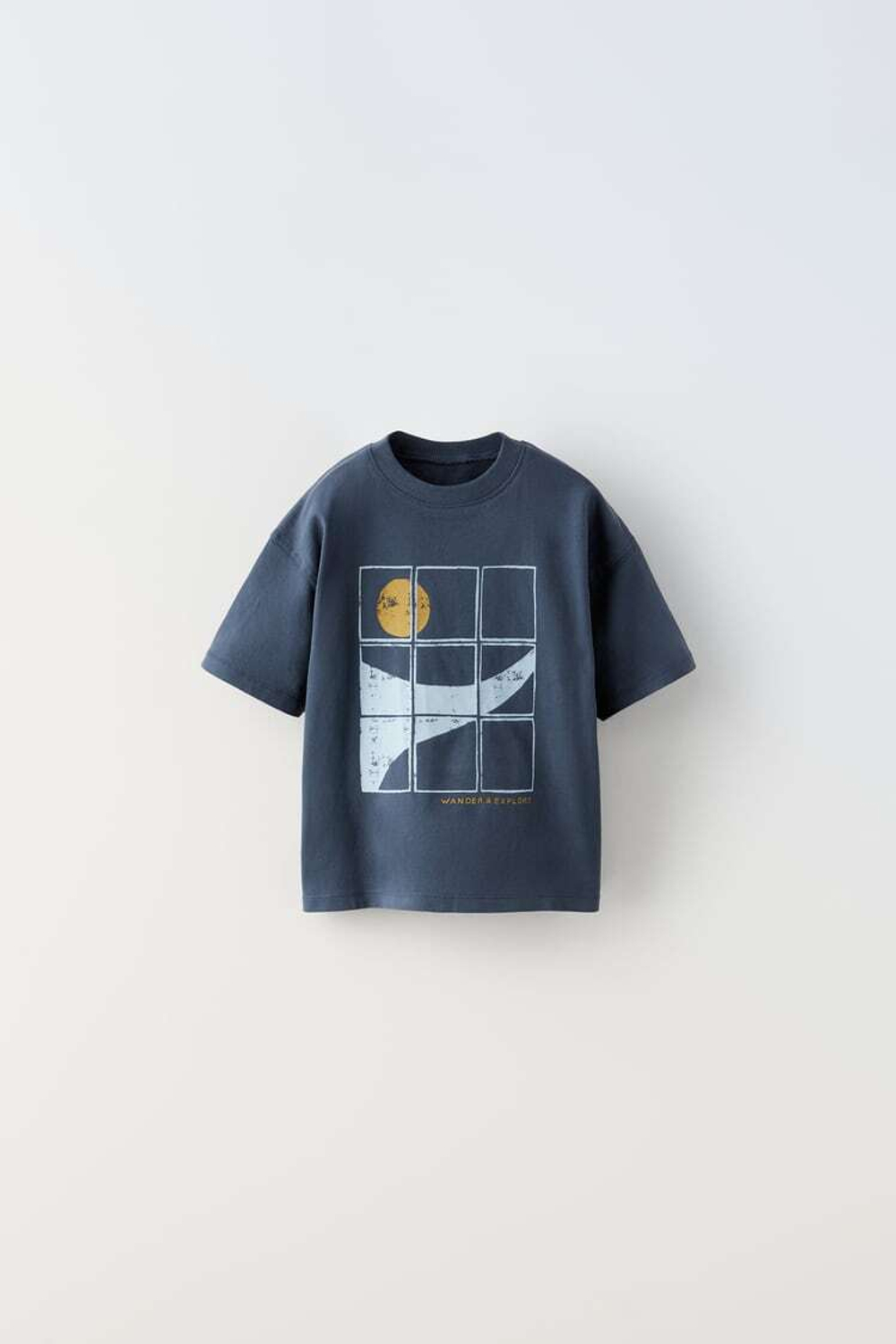 ZARA ФУТБОЛКА ИЗ ТКАНИ С ПРИНТОМ, МОРСКОЙ СИНИЙ