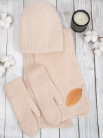 Комплект зимний шапка с шарфом и перчатками теплый вязаный