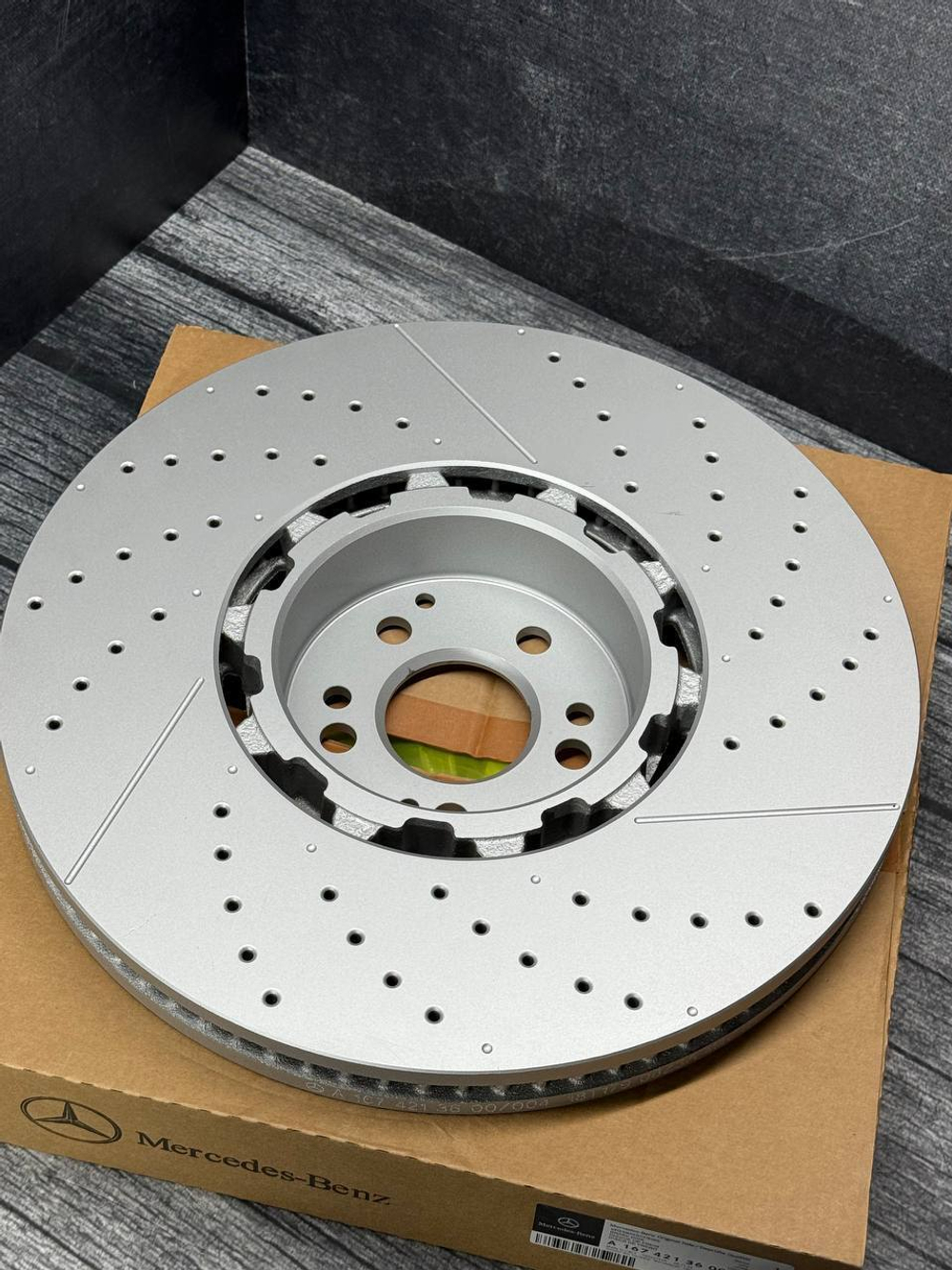 Тормозной диск передний Mercedes-Benz A1674213600