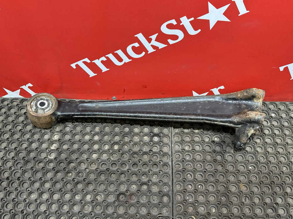 Тяга реактивная продольная правая