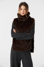 Манишка из эко-меха