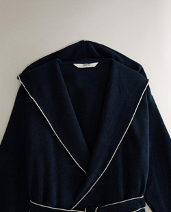 ZARA HOME МЯГКИЙ ХАЛАТ С КОНТРАСТНЫМИ ДЕТАЛЯМИ, ЧЕРНИЛЬНО-СИНИЙ