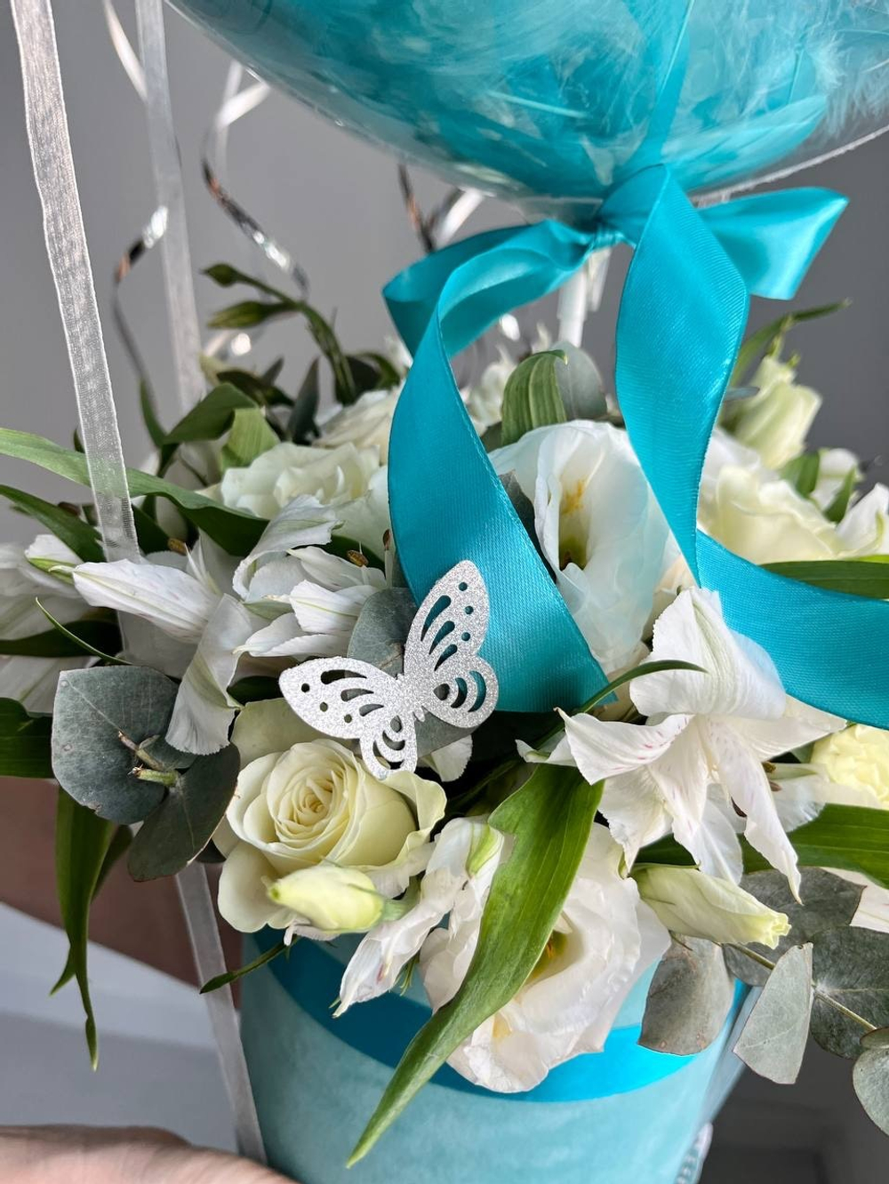 Живые цветы с воздушным шаром №2596