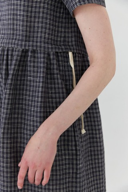 Синее платье в белую мелкую клетку с кулиской