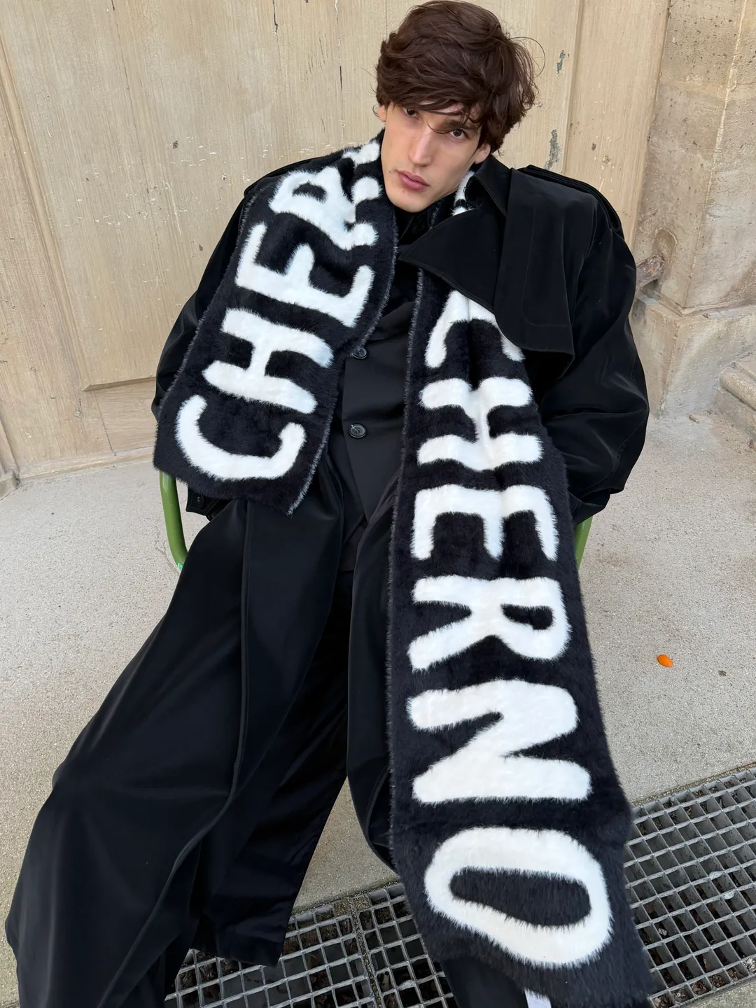 Черный шарф