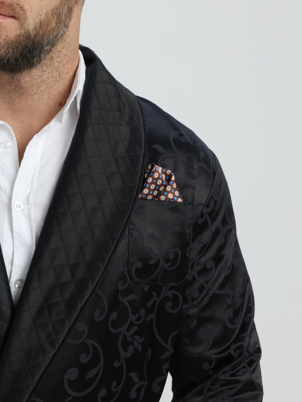 Халат из облегченного жаккарда со стеганными бортами